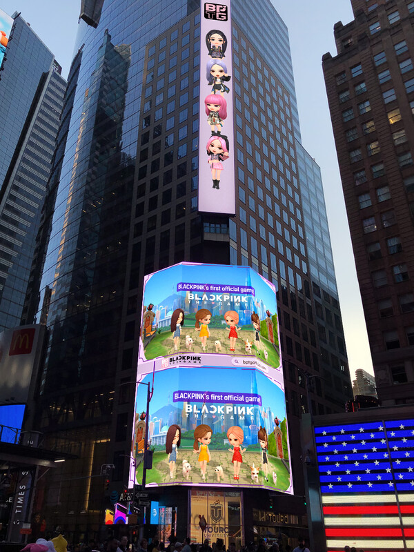 뉴욕 타임스퀘어 전광판의 블랙핑크 더 게임 영상