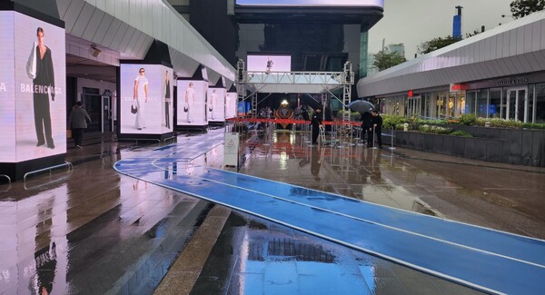 - 멀리서도 한 눈에 보이는 은하열차