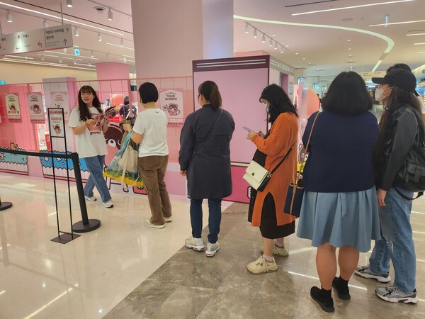 - 도구리를 만나기 위해 오픈런쯤 식은 죽 먹기