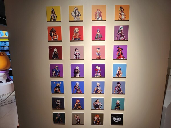 - 벽면엔 던파 캐릭터 도트 전시 중