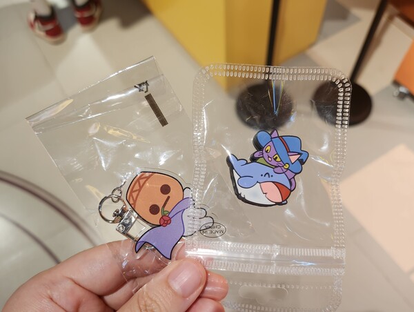 - 럭키 드로우로 획득한 굿즈들