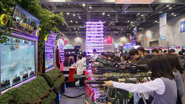 - 다양한 아케이드 게임 체험존도 마련되어 있다 (이미지 출처 : 2019 플레이엑스포) 