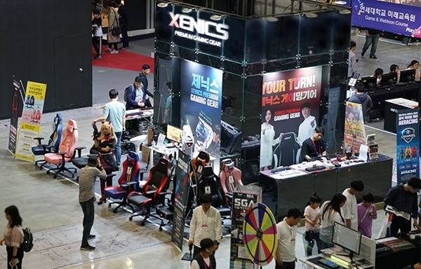 - 다양한 게이밍기어를 확인하고 특가로 구매할 수 있는 기회 (이미지 출처 : 플레이엑스포 공식 페이스북)