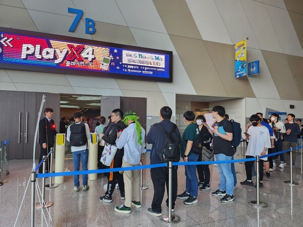 - 일반인 관람객 입장도 시작됐다 