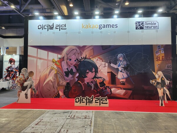 - 부스 뒤쪽도 포토존처럼 예쁘게 꾸며져 있다