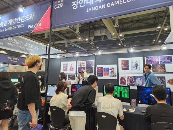 - 장안대학교 부스 전경 