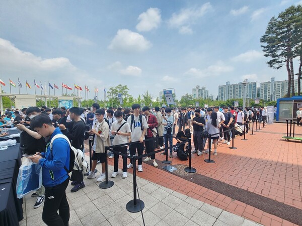 - 줄이 갈수록 길어진다 