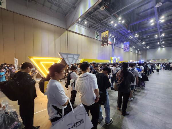 - 반대편 부스 모습 