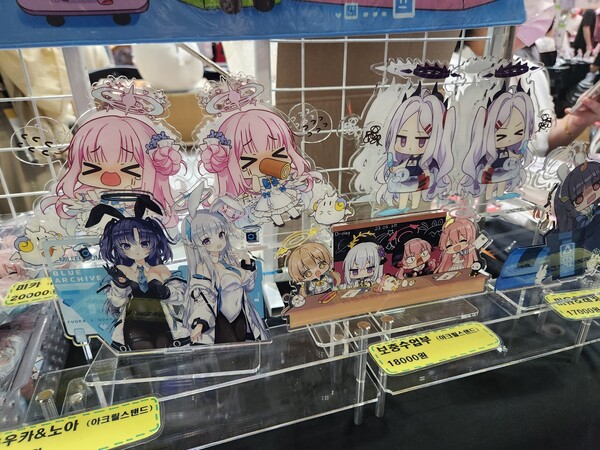 - 귀여운 아크릴 스탠드 