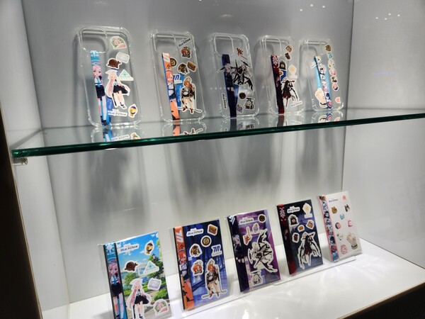 - 휴대폰 케이스와 수첩 