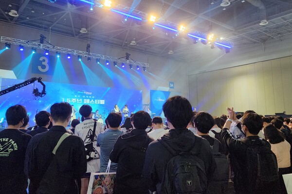 - OST 음악회에도 정말 많은 사람이 몰렸다 