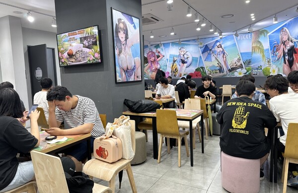 - 승리의 여신: 니케 여름 컬래버레이션 카페