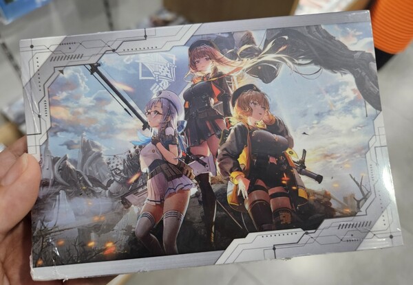 - 기존 판매하던 공식 굿즈도 구매할 수 있다