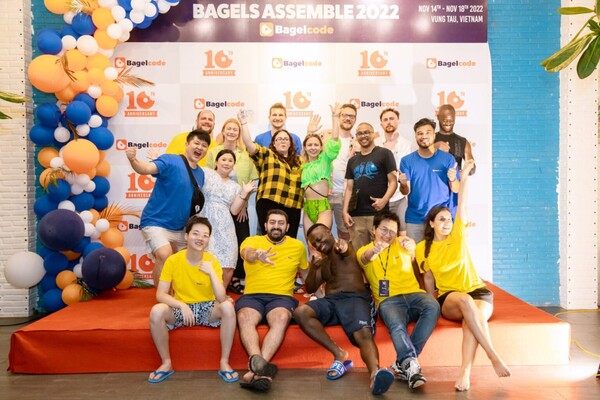 - 다양한 국적의 직원이 함께 일하는 베이글코드 (제공 : 베이글코드)