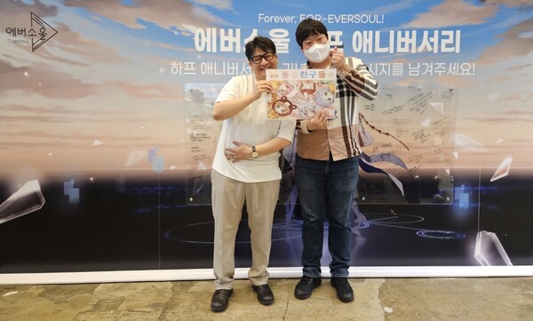 - 행사 종료 후 무수한 악수의 요청을 받았던 인기 만점 김맵희