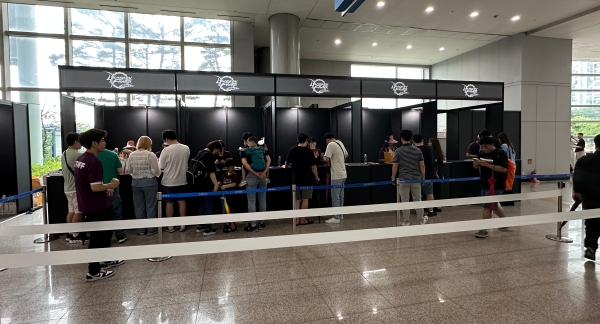 - 슬슬 모여들기 시작하는 유저들