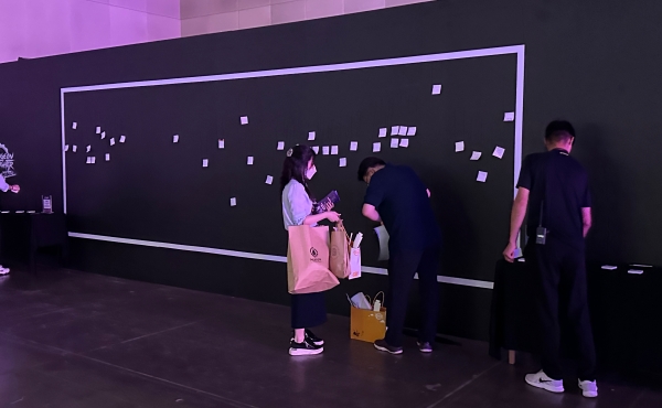 - 하나씩 쌓여가는 방명록