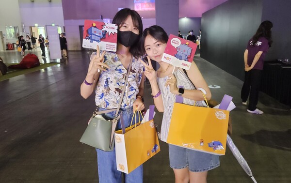 - 직장 동료와 던파 모바일 레이드 파티를 결성한 모험가