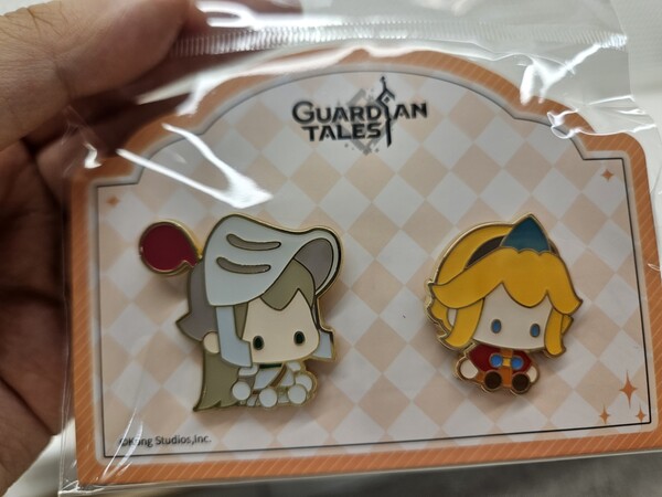 - 메탈 뱃지도 귀엽게 잘 나왔다