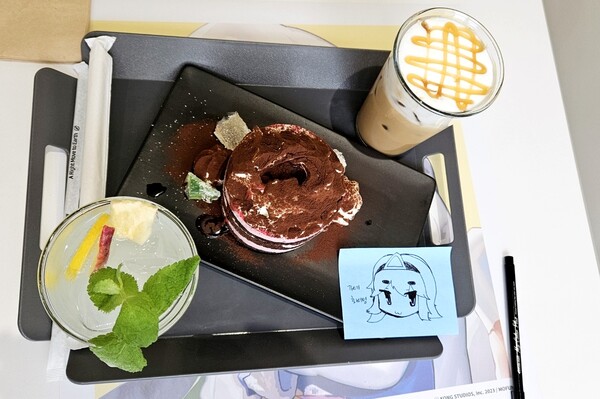 - 라바 슬라임 케이크는 꽤 달달하니 자신 있는 사람만 주문할 것 