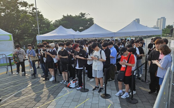 - 사전 예매에 타임제까지 실시하는데도 인파 실화냐