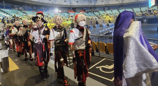 - 역시 카즈하의 행렬이 가장 길다