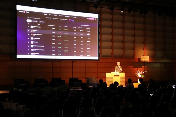 - 웹엑스에서 강연을 하고 있는 장현국 위메이드 대표