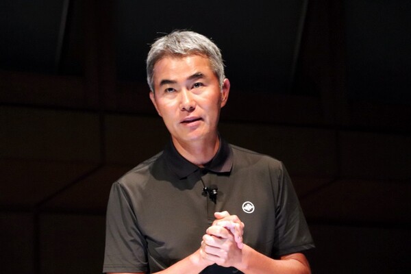 - 웹엑스에서 강연을 하고 있는 장현국 위메이드 대표