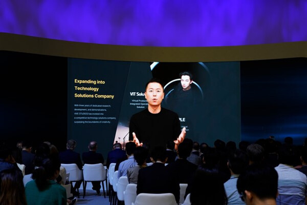 소개 발표를 진행하고 있는 김세규 비브스튜디오스 대표의 버추얼 아바타. 사진=비브스튜디오스
