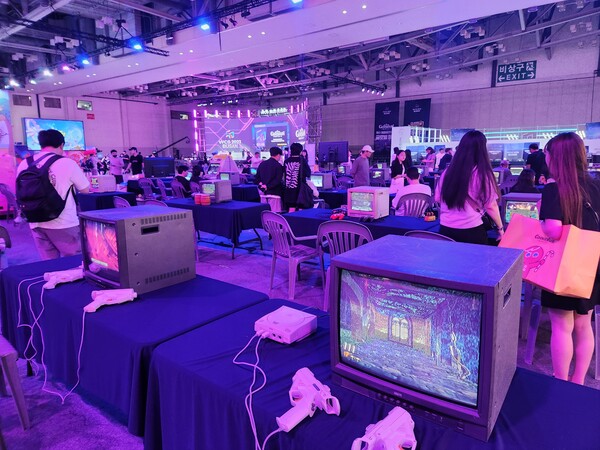 - 그 때 그 시절 감성 제대로 살린 고전 게임을 체함할 수 있는 부스도 마련되어 있다 