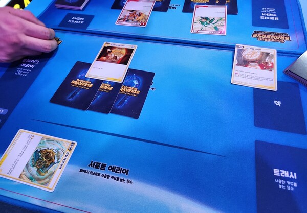 - 쿠키의 HP만큼 덱에서 카드를 가져와 겹친다 