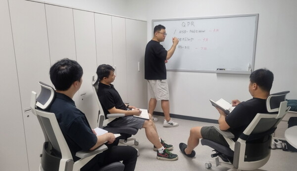 하이텍은 창립일인 6월 12일을 기점으로 반바지로 근무한다. 사진=하이텍