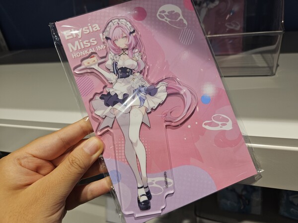 -  엘리시아 아크릴은 못 참지