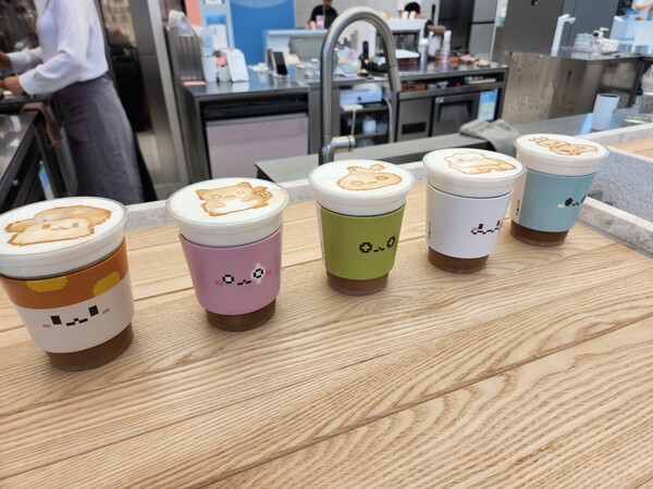 - 총 다섯 개의 홀더와 프린트가 준비되어 있다