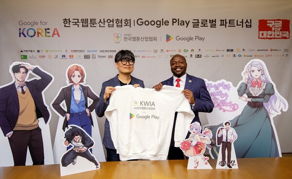 서범강 한국웹툰산업협회 회장(왼쪽)과 윌슨 화이트 구글 공공정책 부문 부사장이 협력을 약속했다.