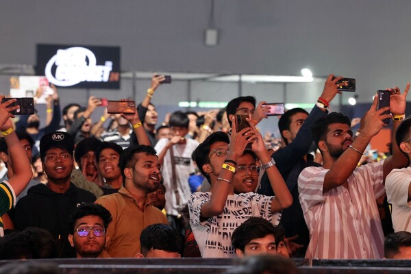 BGMI 한국-인도 인비테이셔널 현장을 찾은 인도 팬들