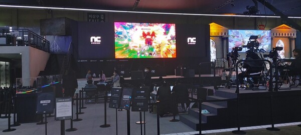 - 엔씨소프트 부스에선 준비 중인 신작의 생김새를 살짝 엿볼 수 있었네요