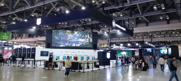 - 언리얼 엔진 부스도 찰칵