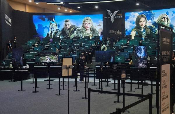 - 최고 기대작인 레전드 오브 이미르 시연 현장