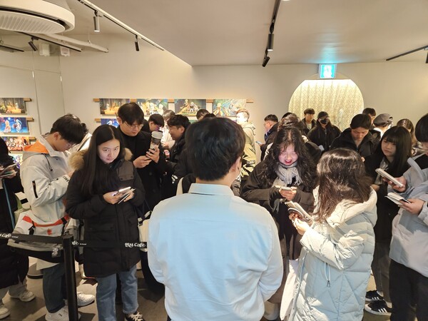 - 이제 곧 입장한다는 소식에 웃음꽃이 활짝