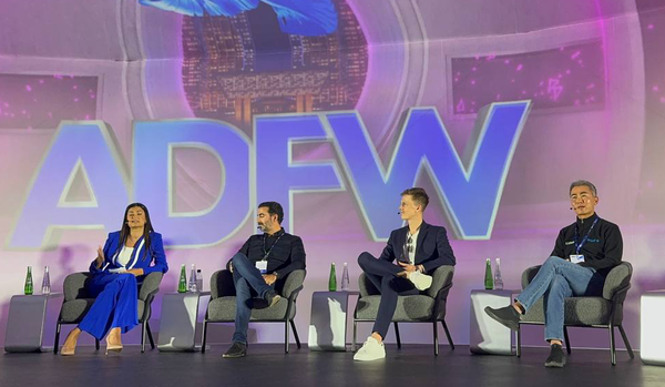 아부다비 파이낸스 위크 2023 패널 토론에 참석한 위메이드 장현국 대표(오른쪽 첫 번째)