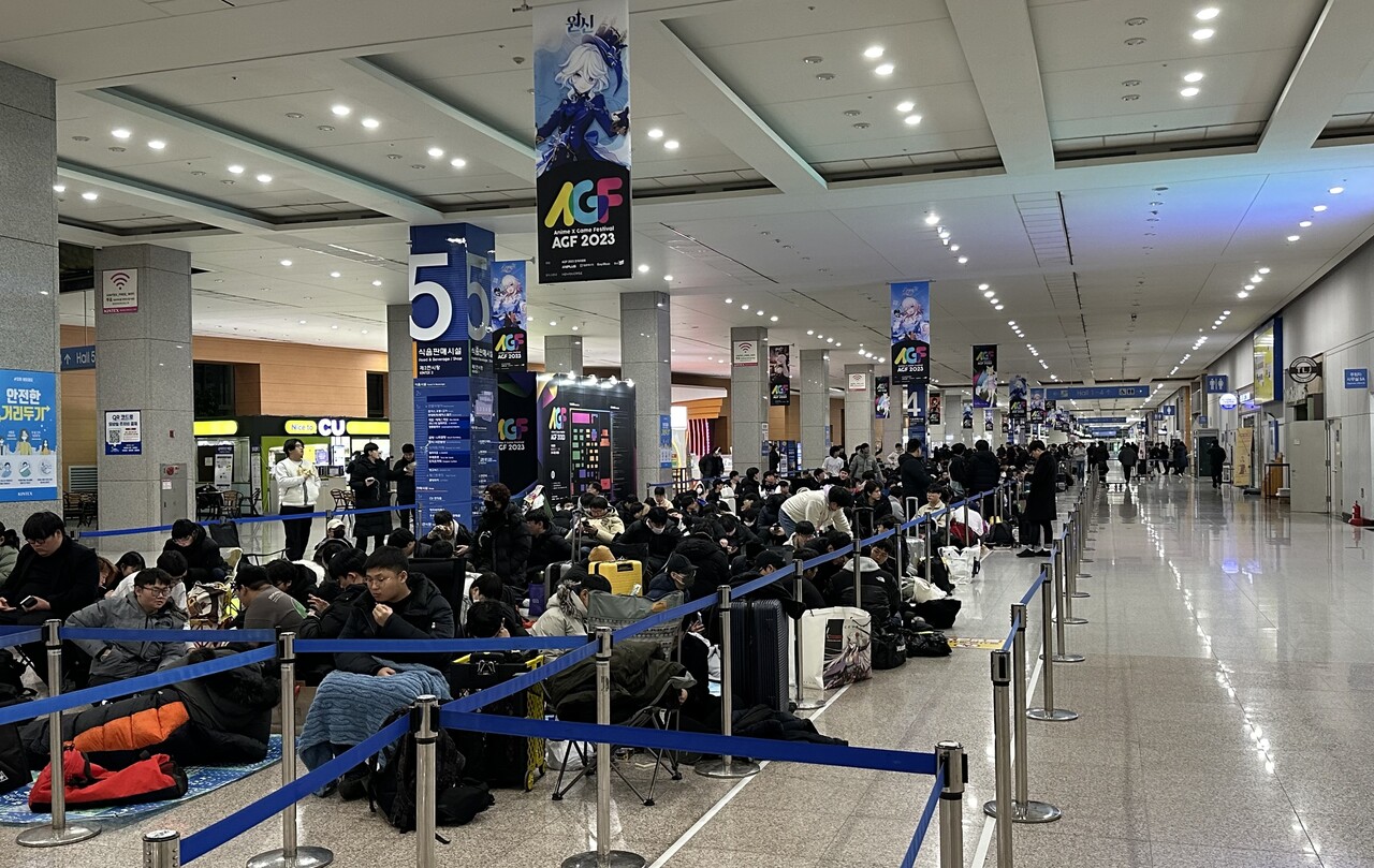 - 1일 오후 8시 30분 AGF 2023 현장 풍경 "대기열 끝이 보이지 않는다"
