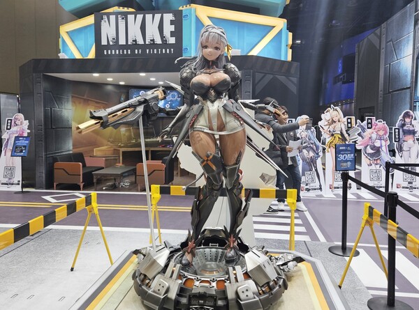 - 왕 크고 왕 예쁘고 왕 귀여운 모더니아 보러 AGF 니케 부스 와야겠지?