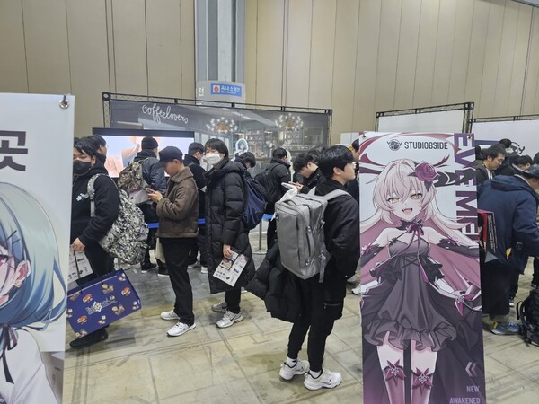 - 얼마 지나지 않아 인파로 붐비기 시작했다