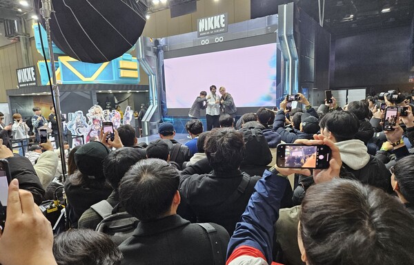 - 승리의 여신: 니케 무대에 오른 유형석 시프트업 디렉터