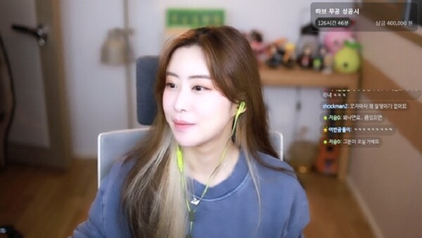 - 구독자 3만 명을 보유한 여니 