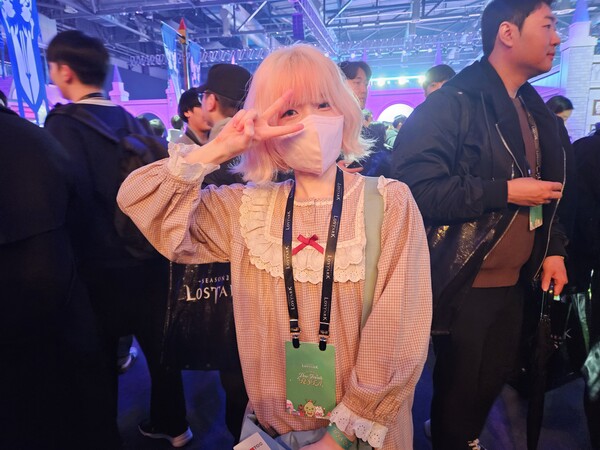 - 페스타에 방문한 모코코의 구원자 '죠니니'