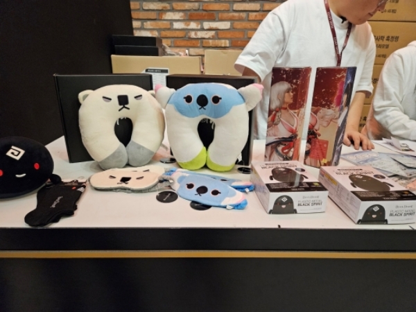 - 크리오와 파푸가 돋보이는 굿즈