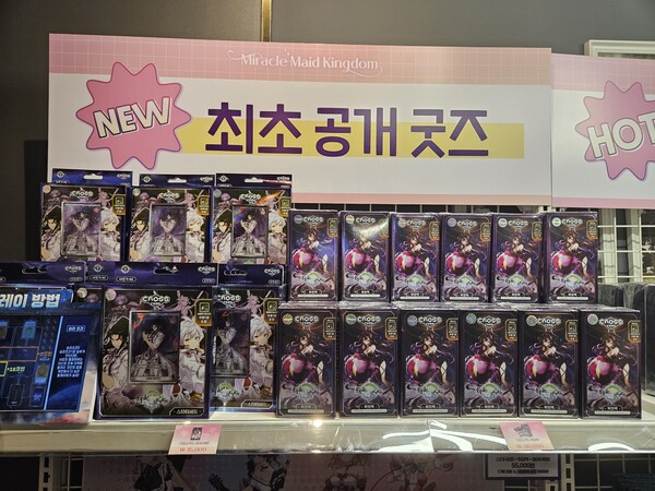 - 에픽세븐 트레이딩 카드 게임 '크로스 카드'가 최초 공개됐다