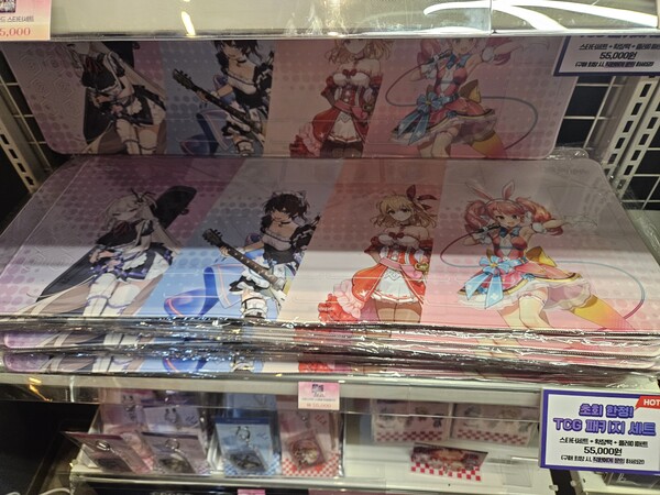 - 아까워서 쓰지도 못하고 쟁이게 되는 마우스 패드들